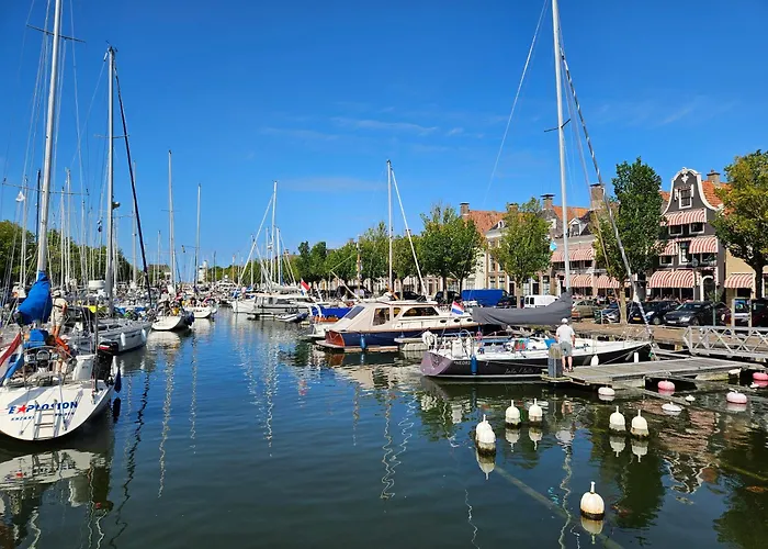 Harbour Hub Hotel
